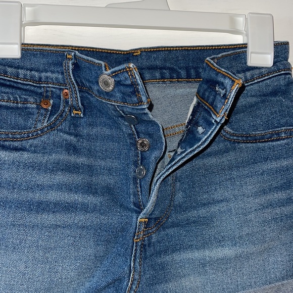 Levi’s shorts - Picture 3 of 3